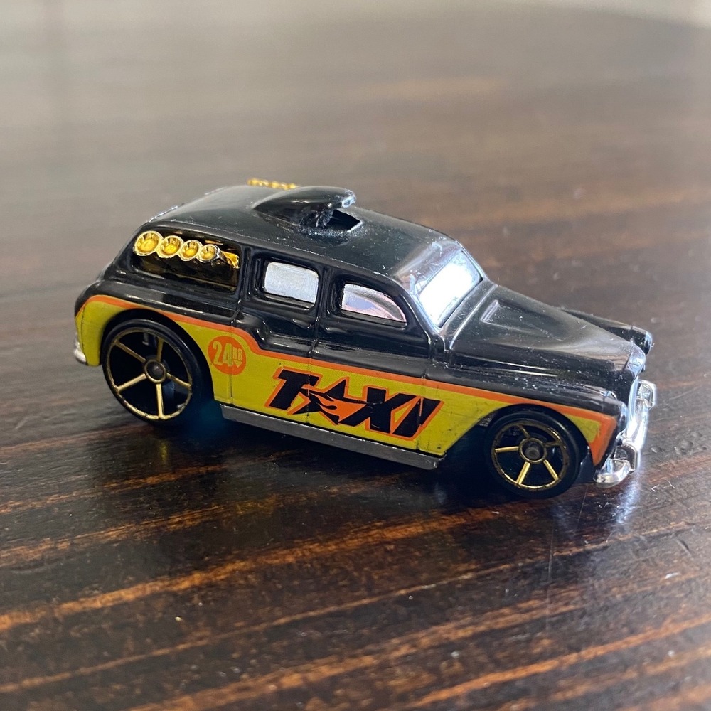 Hot Wheels Cockney Cab II Black Yellow Taxi Flame Graphics B45 Diecast Car 1:64